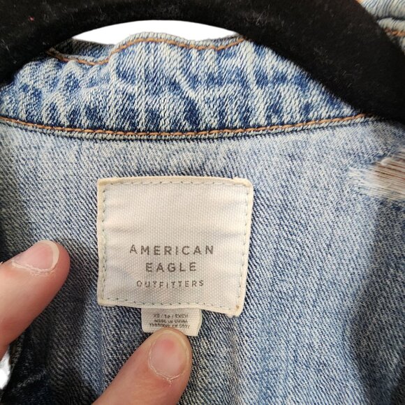 American Eagle Outfitters Distressed Light Wash Denim Jacket Womens M - Picture 3 of 3